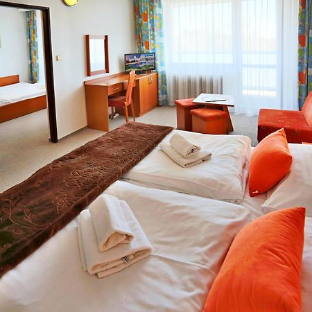 Hotel Sorea Uran ตาตรันสกา ลอมนีจา ภายนอก รูปภาพ