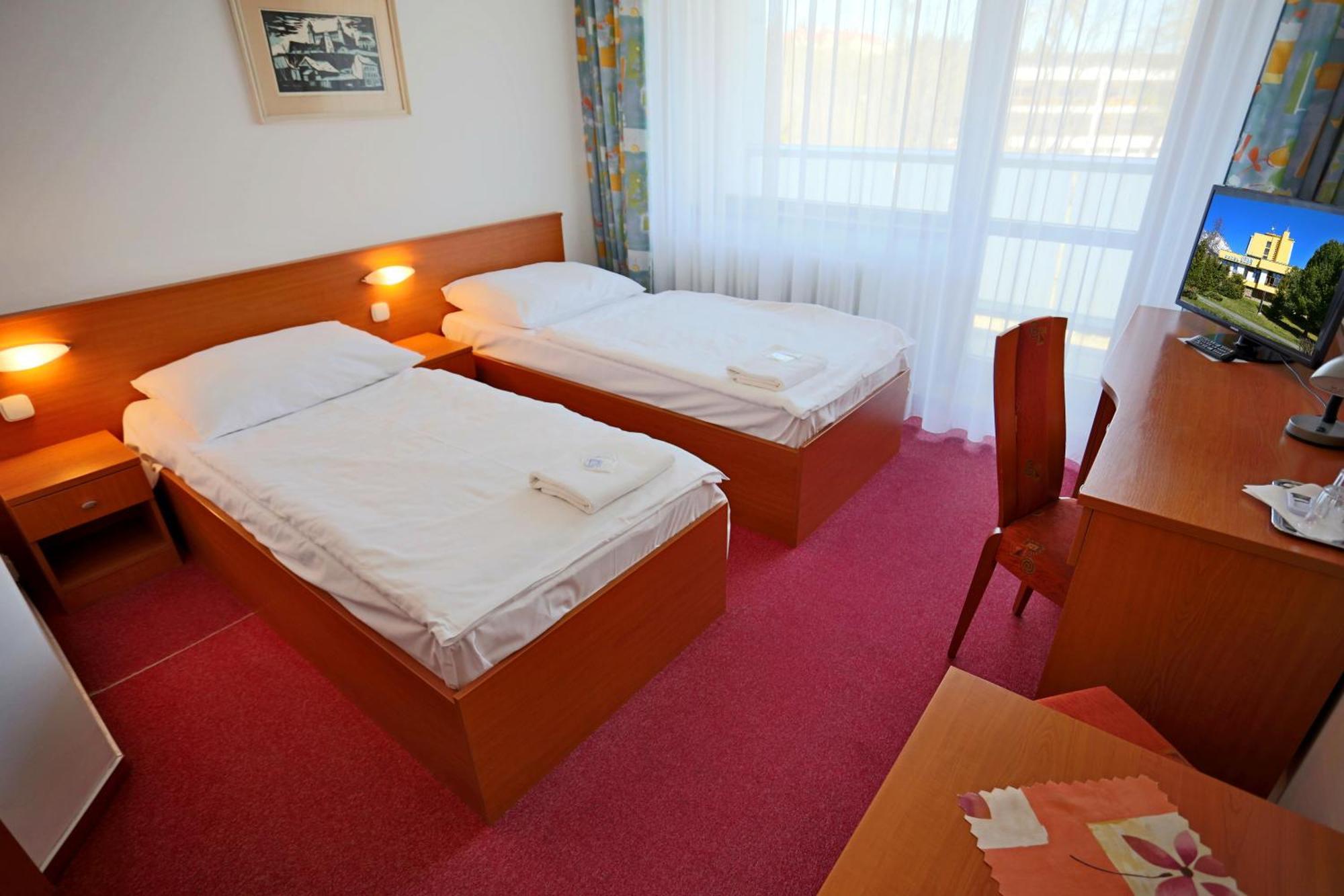 Hotel Sorea Uran ตาตรันสกา ลอมนีจา ภายนอก รูปภาพ