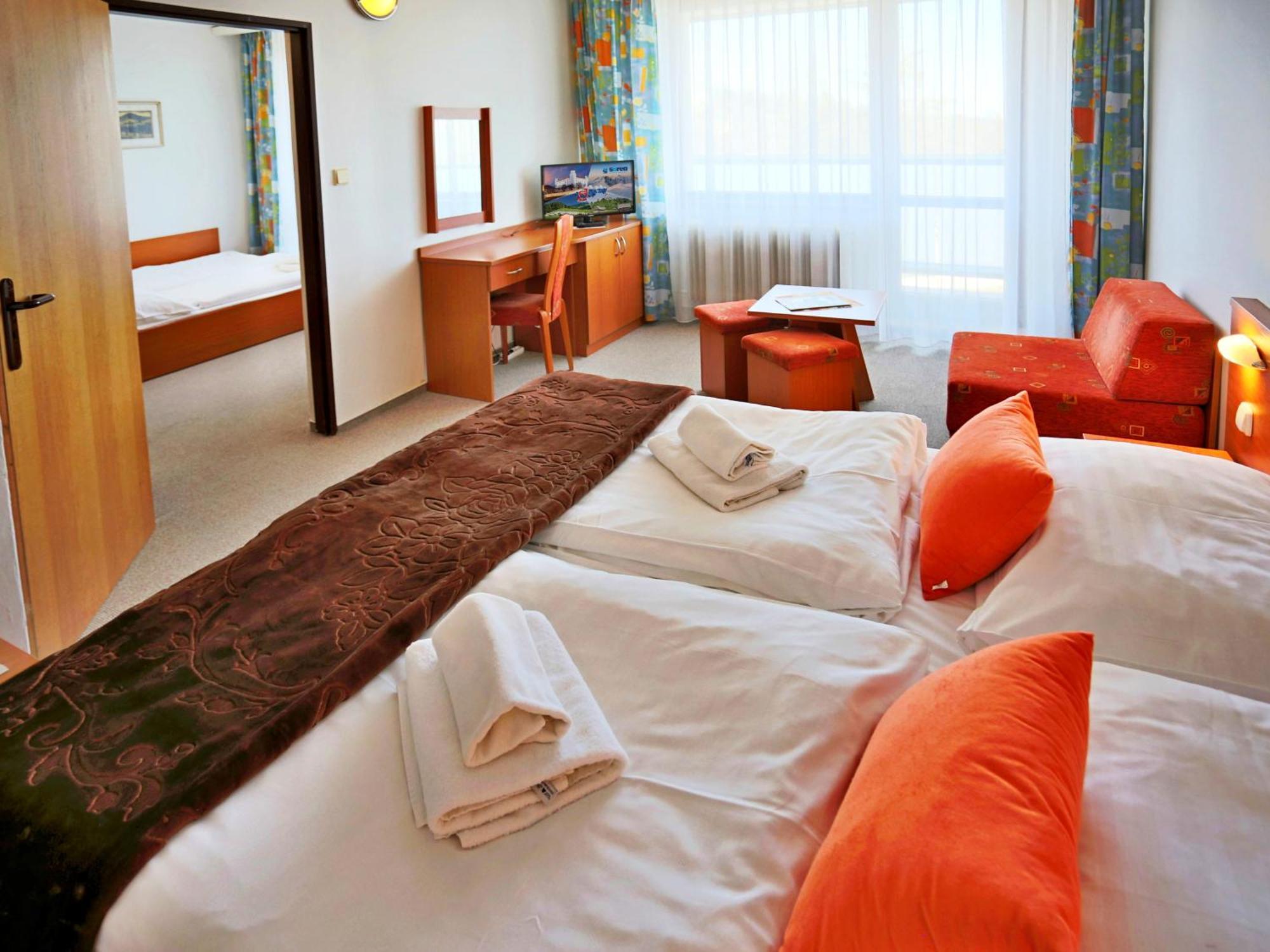 Hotel Sorea Uran ตาตรันสกา ลอมนีจา ภายนอก รูปภาพ